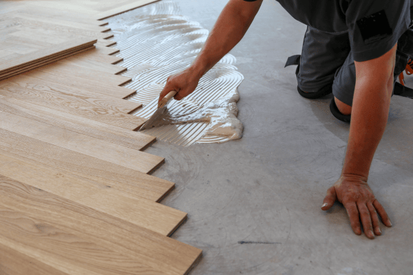 pose de couche et sous-couche panneaux stratifiés