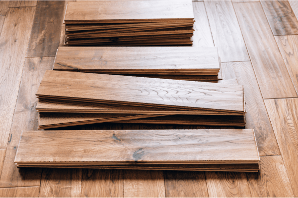 planches de parquet en bois massif