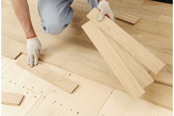 pose droite d'un parquet en bois