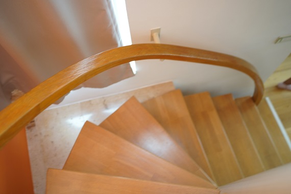 escalier bois avec main courante