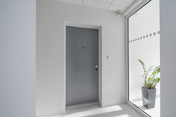 porte style industrielle dans un bureau