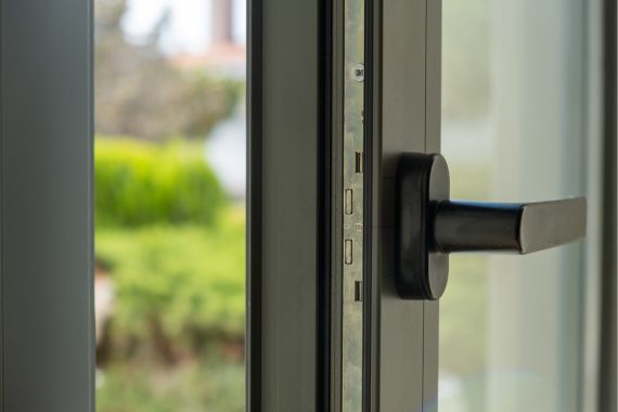 Porte intérieure en aluminium